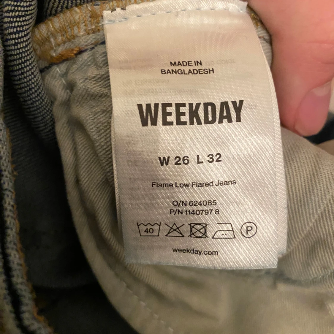 Blå bootcut jeans Flame från Weekday - 4