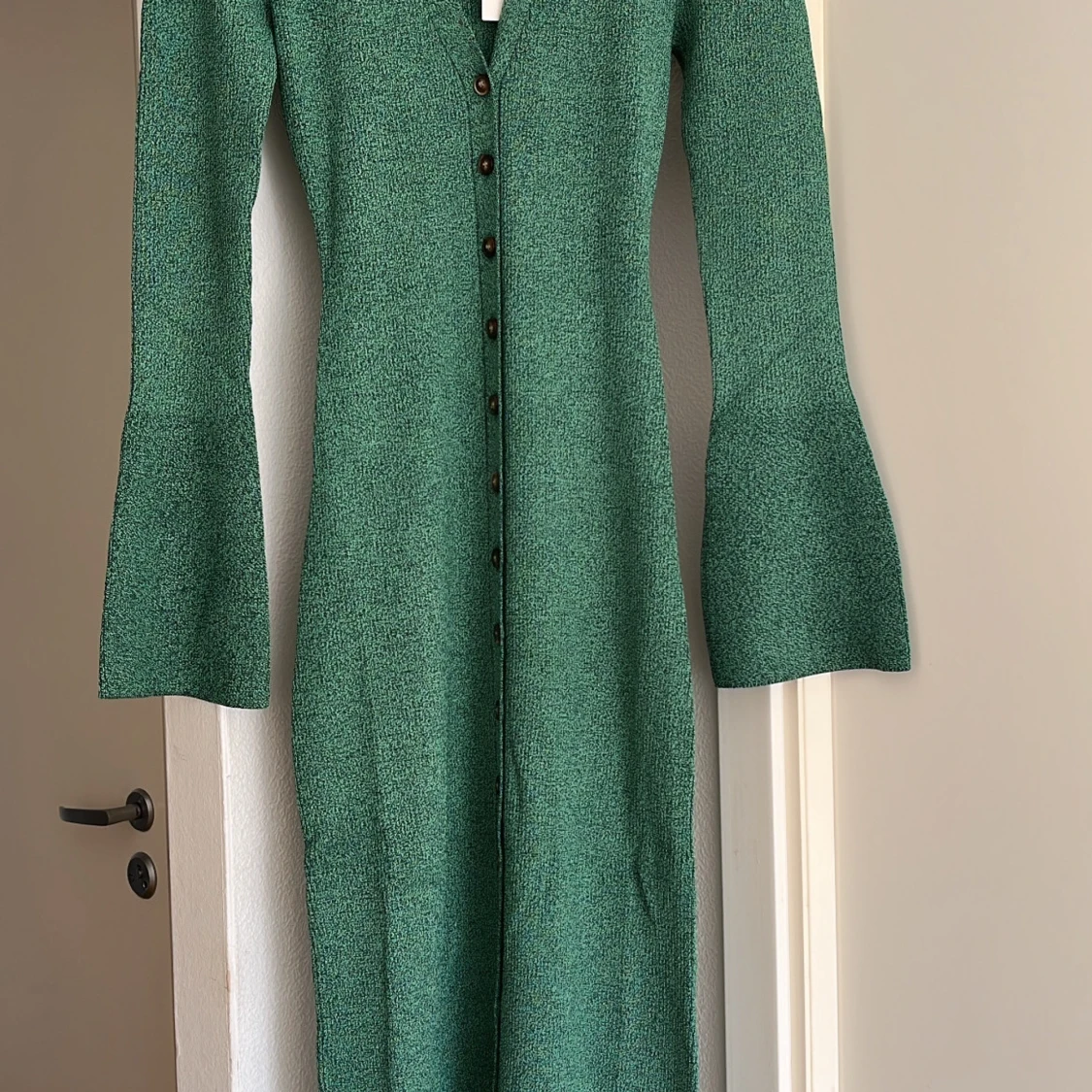 Grön lång stickad klänning från Adoore - 1