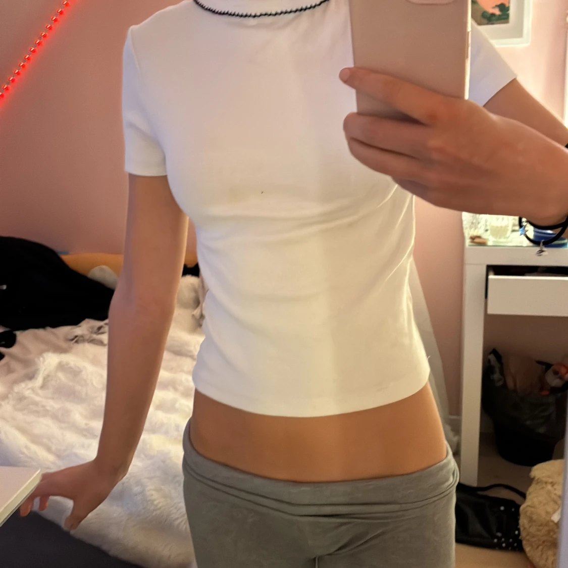 Vit croppad topp med svart kant - 2