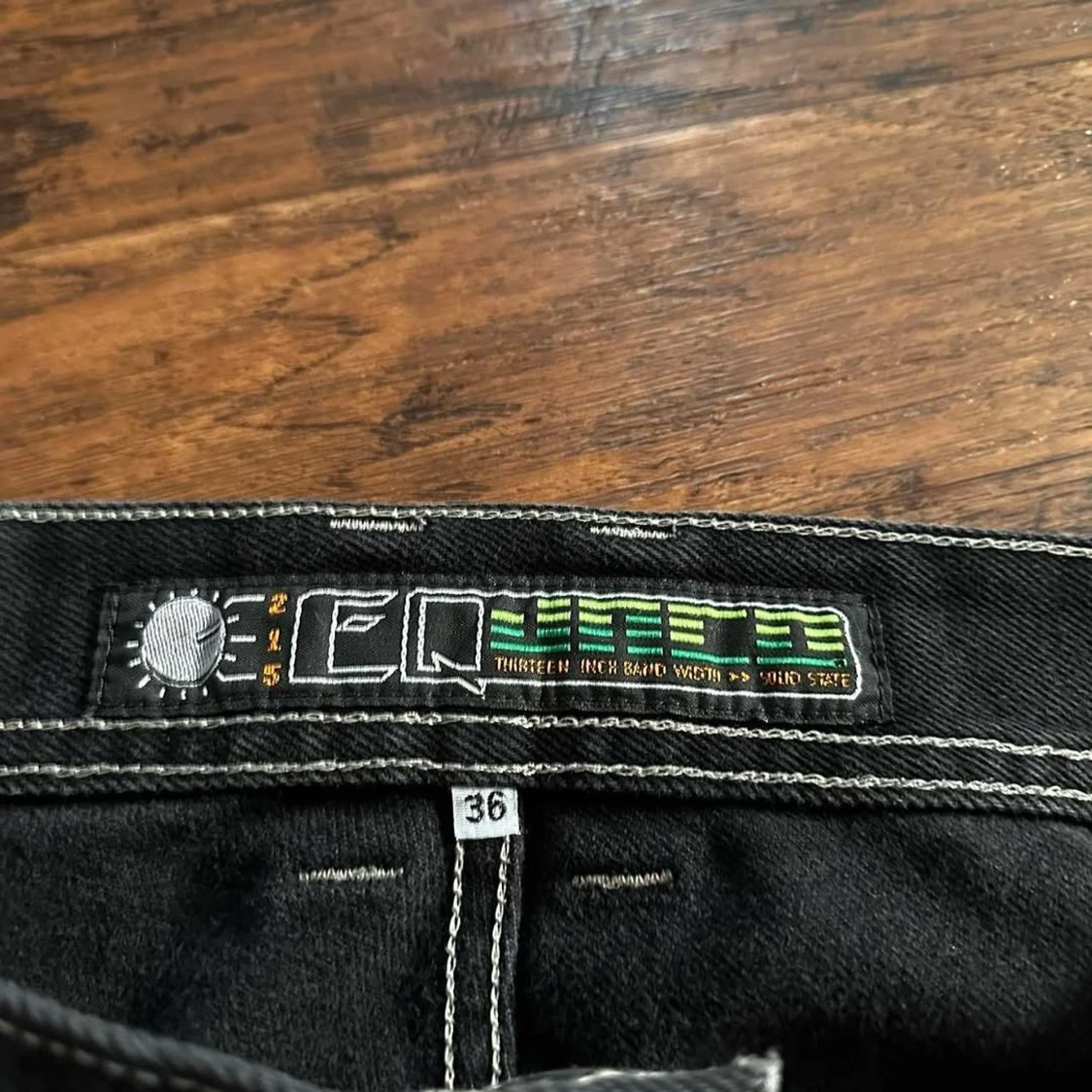 Svarta EQ shorts med gröna detaljer - 2