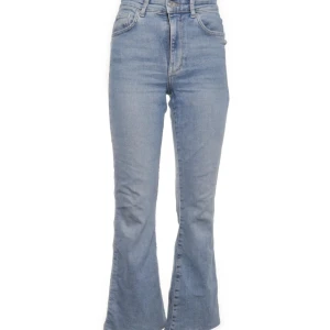 Ljusblå jeans från GinaTricot - Jeans från gina tricot i storlek 36. Bootcut/flare jeans. Pris kan diskuteras. Nypris 499