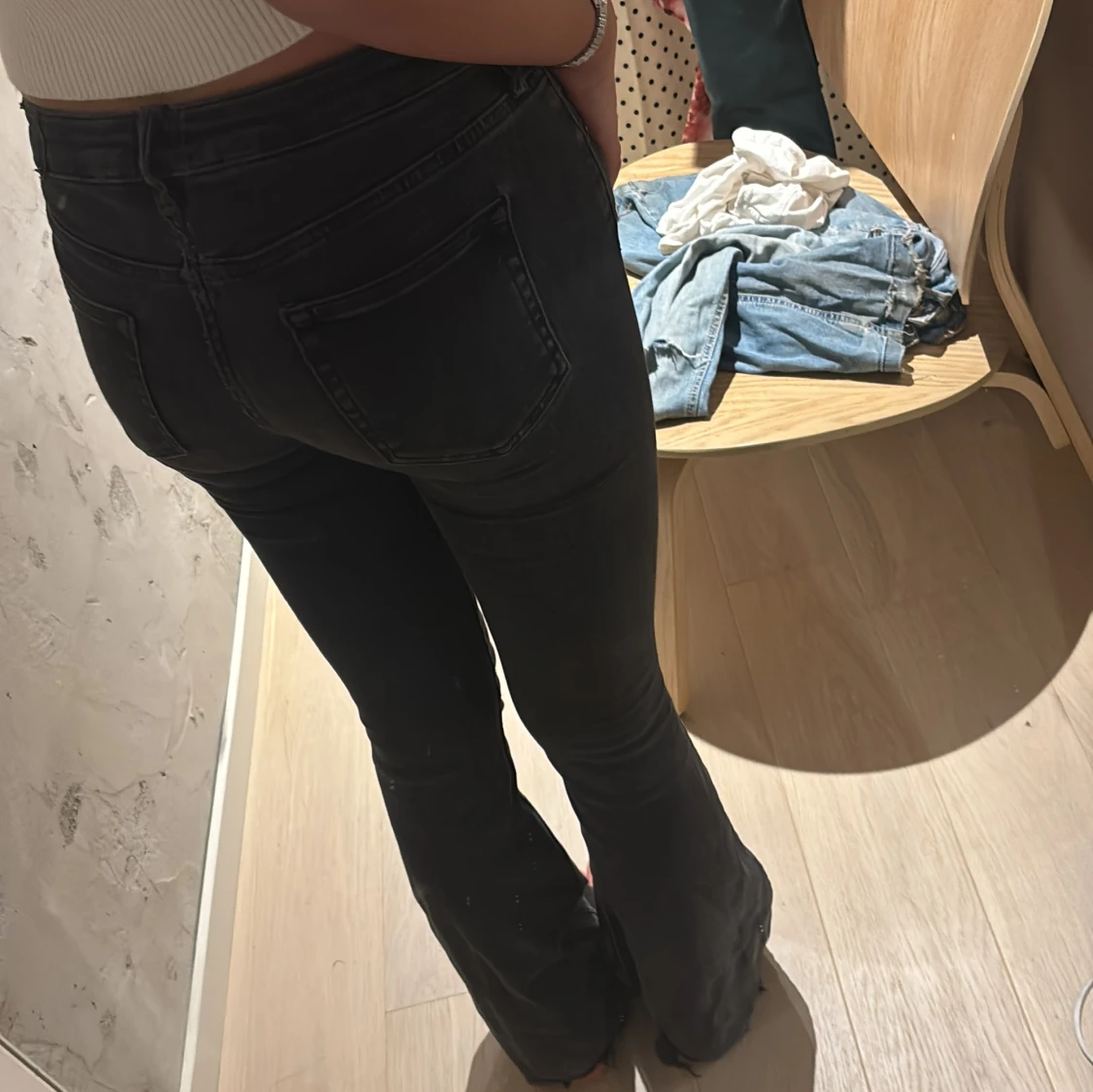 Svarta lågmidjade jeans  - 1