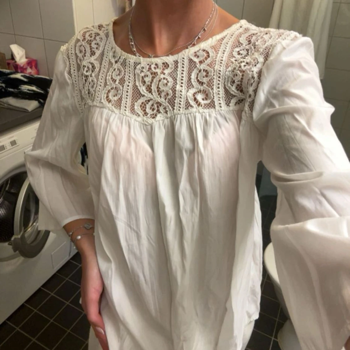 Vit blus med spets - 1