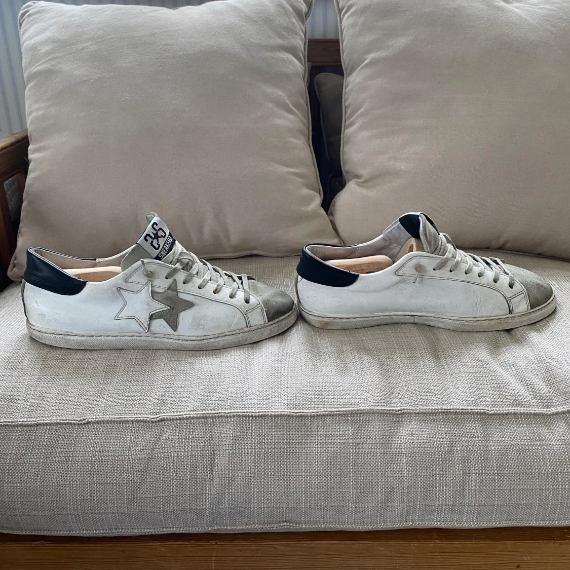 Vit-grå sneakers med stjärndetalj 2stars - 3