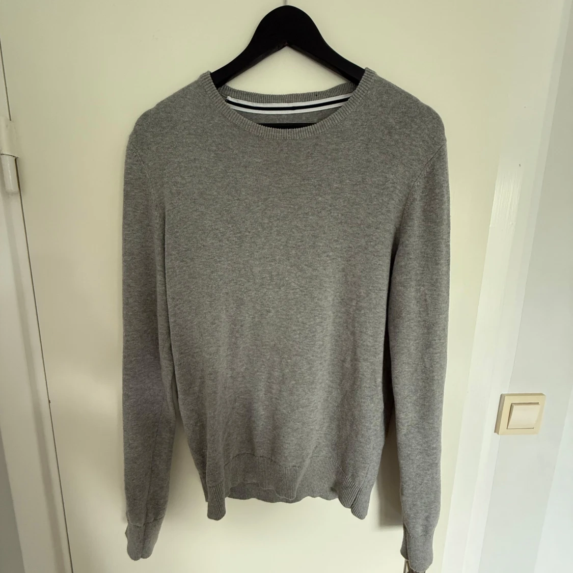 Grå stickad tröja från Pier One