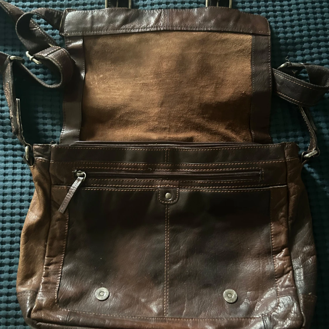 Brun axelväska från Spikes & Sparrow - 2