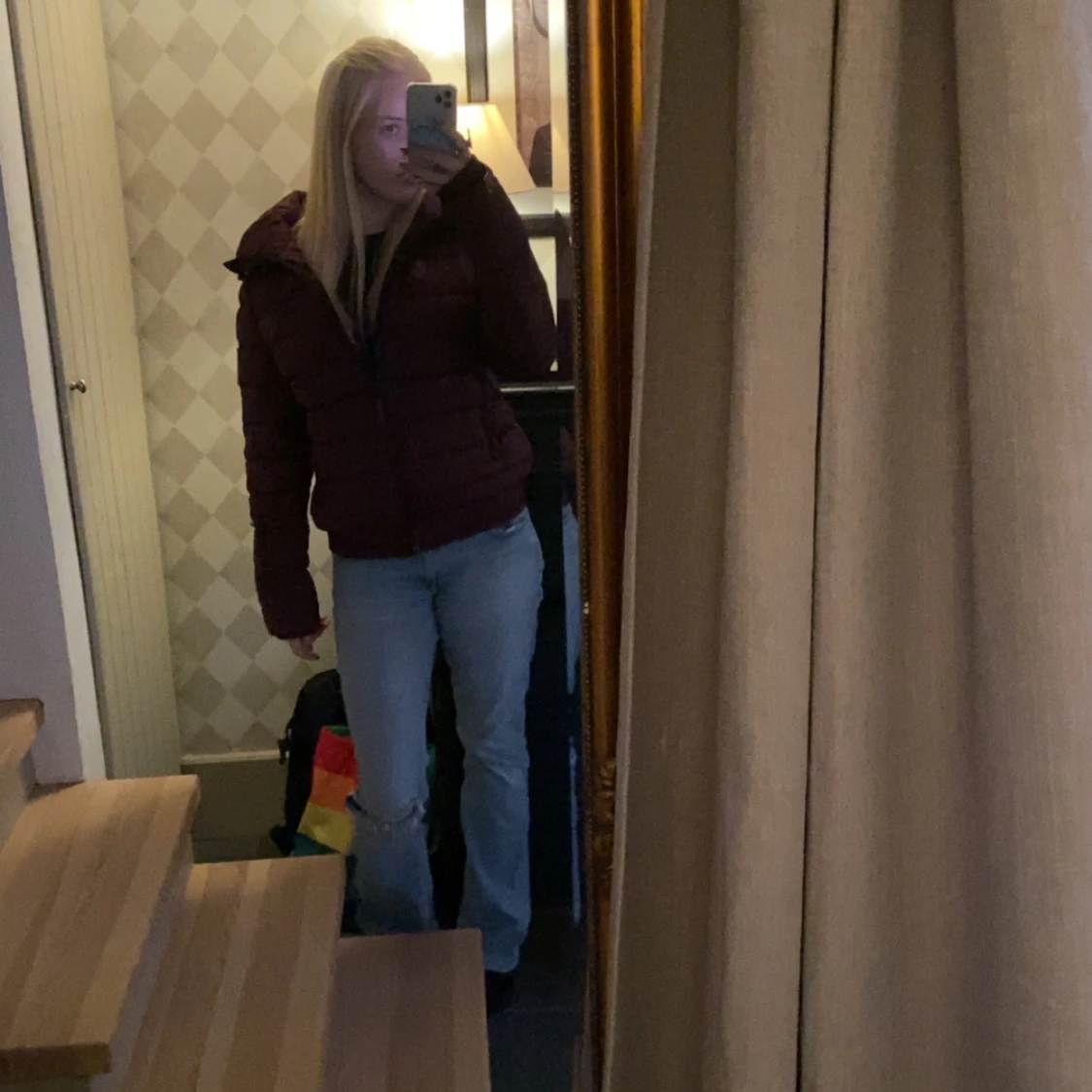 Mörk vinröd pufferjacka från Marikoo - 3