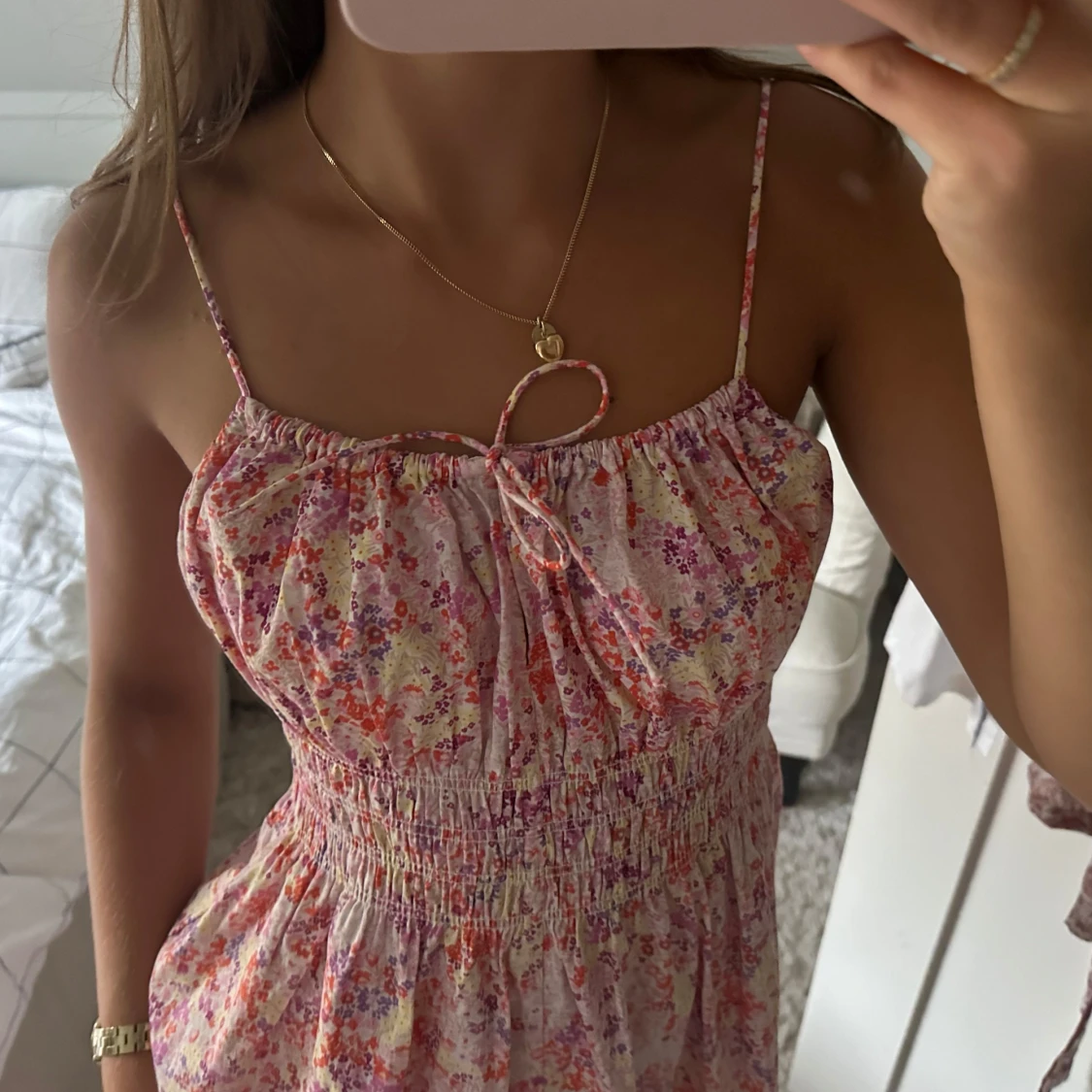 Blommig långklänning med smala axelband - 2