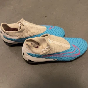 Nike Phantom GX  - Säljer dessa fotbollsskor i bra skick, endast använda fåtal gånger. 