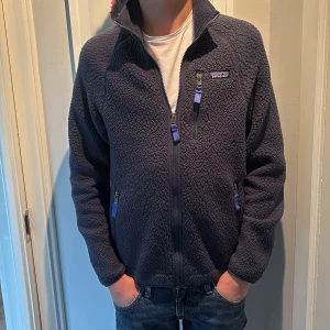   Patagonia fleece - Säljer nu denna snygga patagonia fleece. Skick 8/10  perfekt för kalla dagar och chill stunder. skriv för frågor eller funderingar 