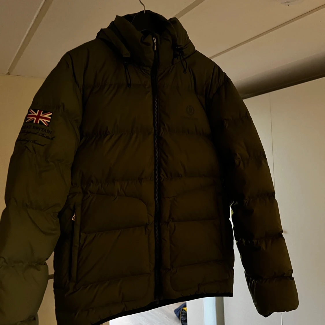 Olivgrön pufferjacka från Henri Lloyd - 2