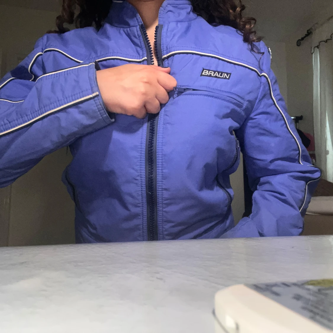 Blå vindjacka från Braun med vita detaljer - 1