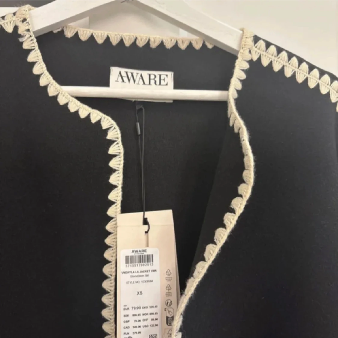 Svart cardigan jacka från Aware XS