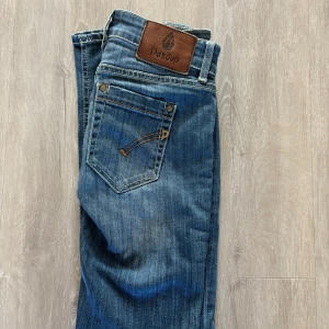 Blå jeans från Dondup strlk 140/146 - Feta jeans från Dondup storlek 140/146 ställ gärna frågor🙏🏼pris kan diskuteras!