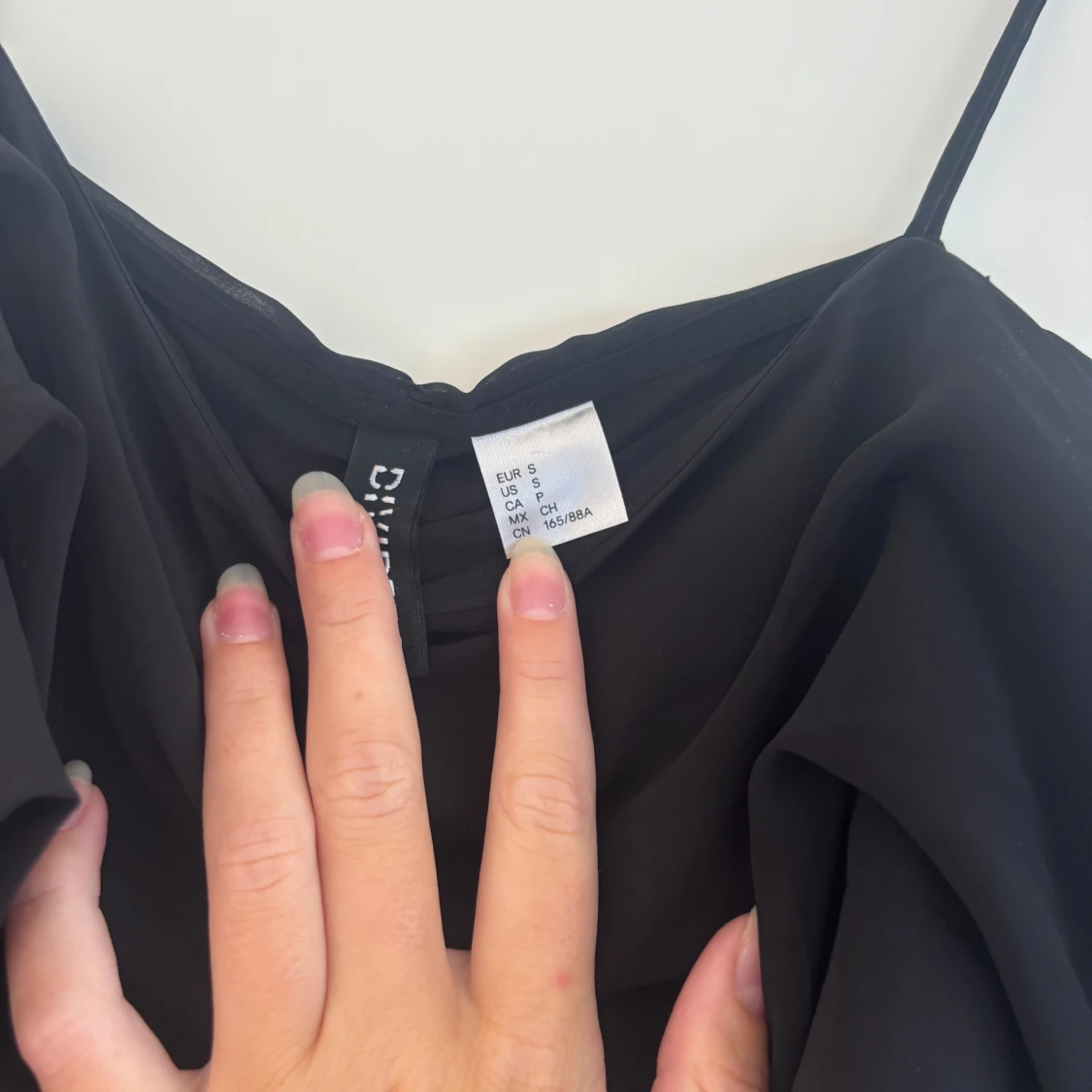 Svart offshoulder topp från Divided - 1