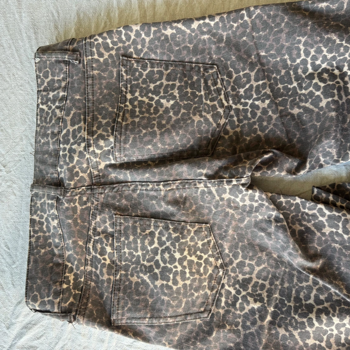 Leopardmönstrade bootcut jeans - 4