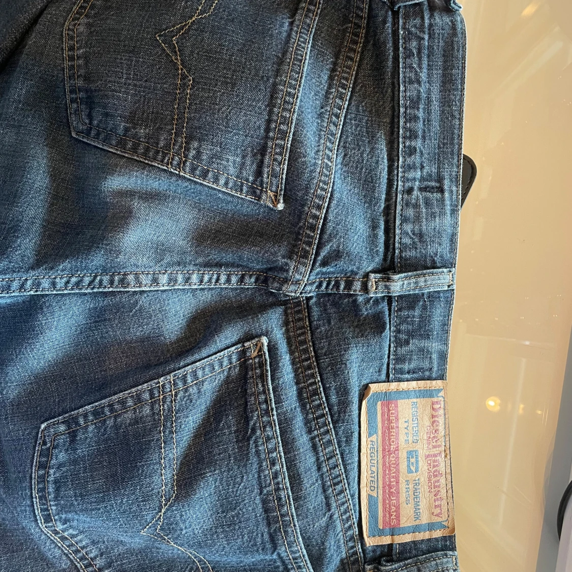 Utsvängda lågmidjade jeans  - 2