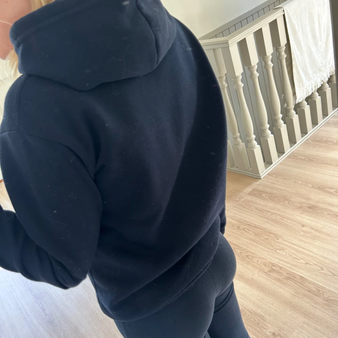 Mörkblå hoodie - 2