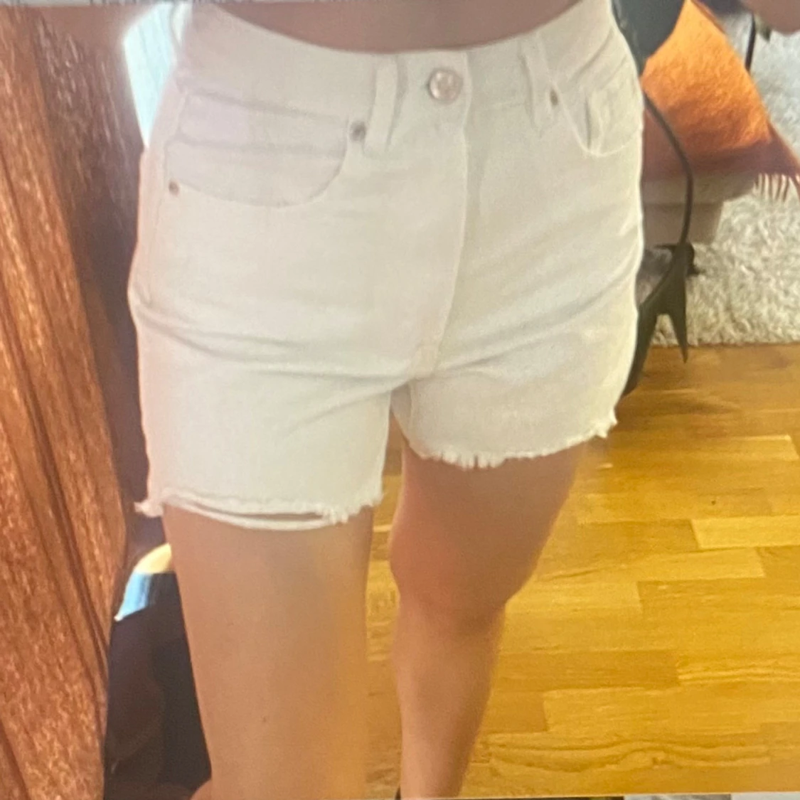 Vita jeansshorts med fransar