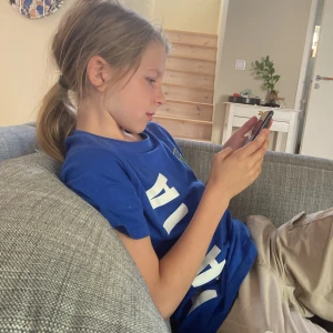 Min bror  - Säljer min fula bror, må va jobbig men kan typ va bra för vissa saker. Har pengar så du kan få pengar av honom men det är svårt att komma till den levlen. Ganska dåligt skick då den luktar ganska äckligt 🤮 