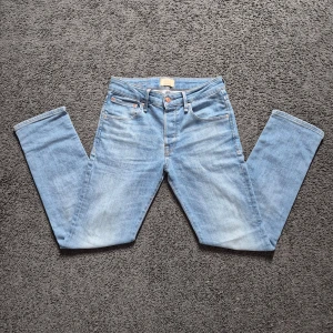 Slim Straight jeans från Jack & Jones - Jag säljer ett par snygga ljusblåjeans från Jack & Jones. Modellen är Slim Straight. Passar perfekt och är nästan helt oanvända.