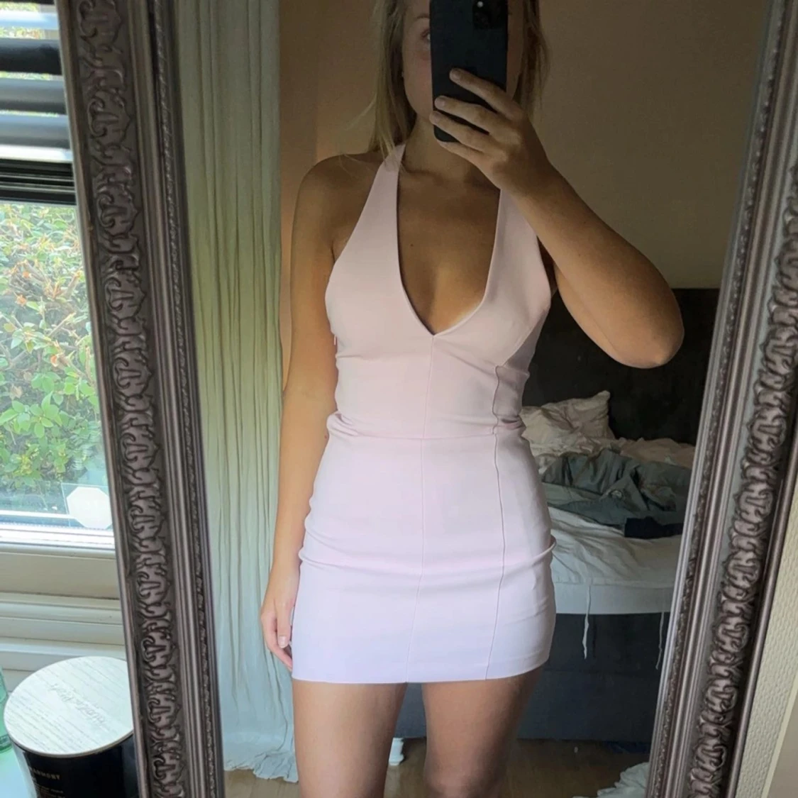 Ljusrosa kort klänning med halterneck🩷 - 90