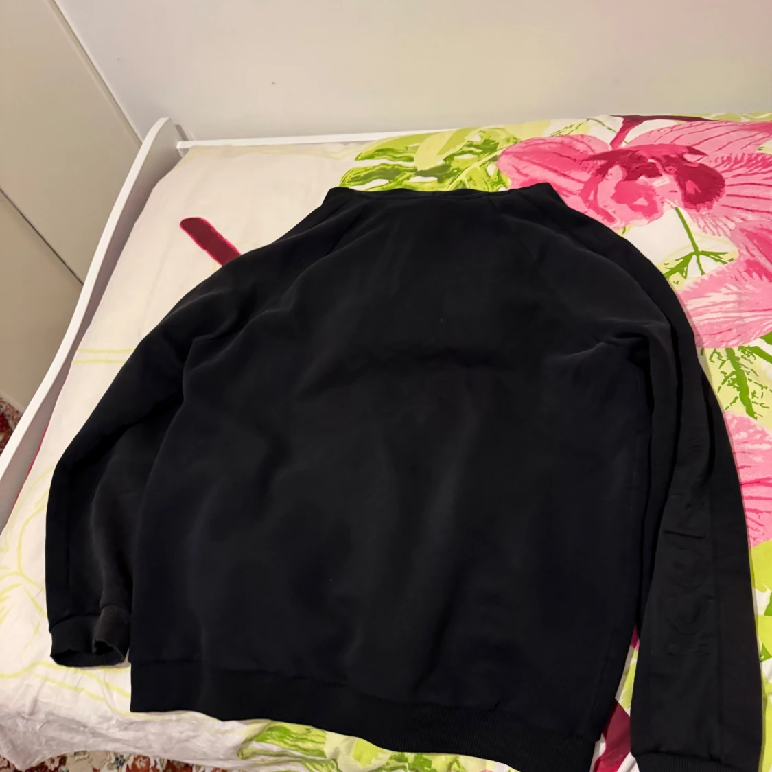 Svart hoodie från ICM - 1