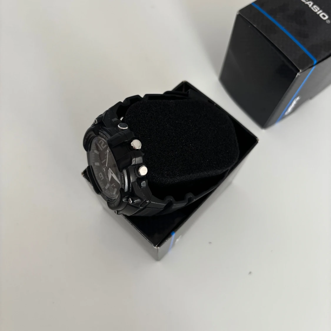 Svart analog digital klocka från Casio - 2