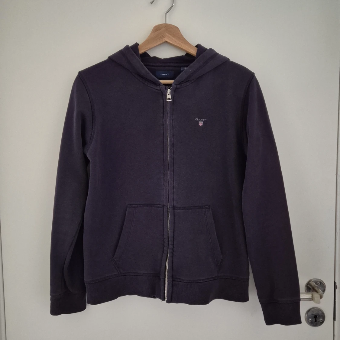 Mörkblå zip up från Gant