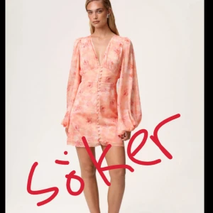 SÖKER - Söker denna klänning från adoore i storlek 38!! Inte jätte dyr men okej pris!!