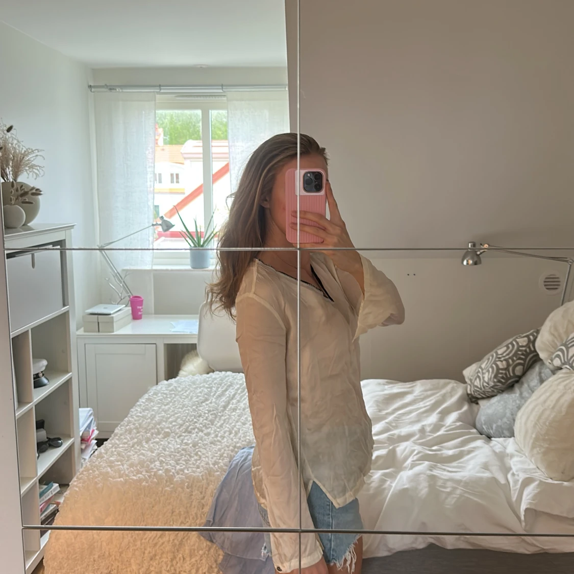 Beige v-ringad blus  - 1