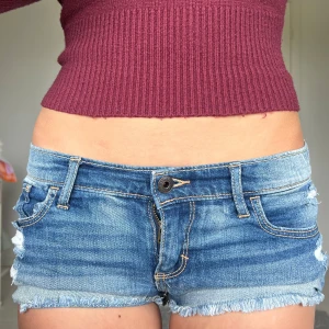 Jeansshorts - Midjemått: 37cm rakt över 💕