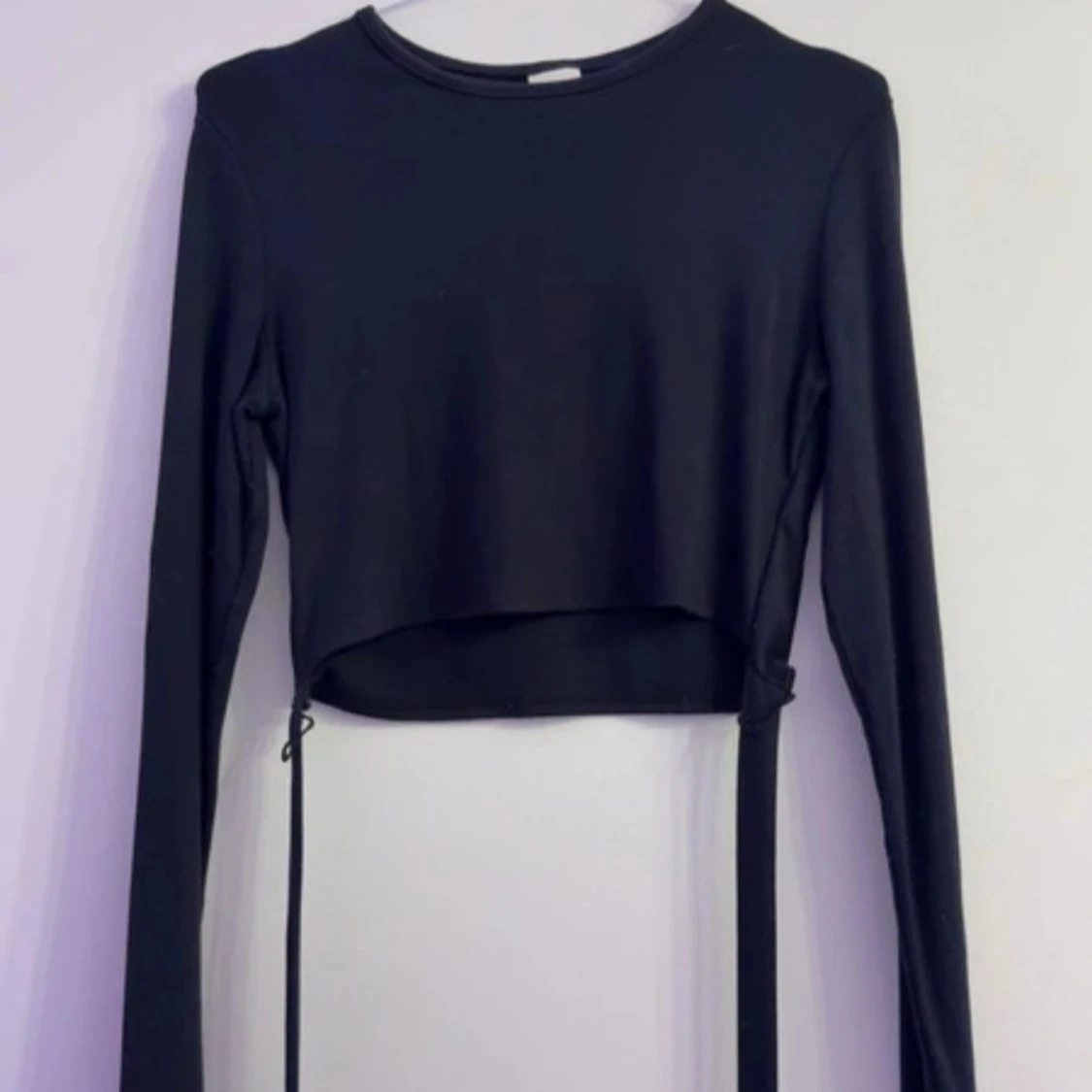 Svart croppad långärmad topp från H&M