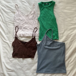 toppar - TRYCK EJ PÅ KÖP NU! ännu fler toppar. Grön: xs Bikbok. Rosa/vit: John galt S, brun: shein S. Blå: SÅLD Frågor om plaggen på= fråga i Dm! Alla = 40 kr st, köp fler = billigare