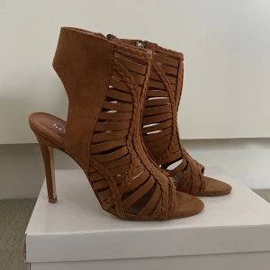 Bruna mocca klackar  - Klackskor i brun ”mocca” från Nelly  Använda vid ett tillfälle 