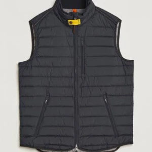 PJS väst  - Säljer PJS väst i storlek L, M och S Vi säljer den för ett lägre pris än vad du kan hitta på nån annan sida ifall du vill ha mer info hör av dig dessama går för dig ifall du söker fler bilder på västen.