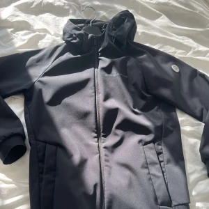 Sail racing  - Den har alldrig använt och står bara i galderoben, har tanke att någon annan har nyta till den.💓