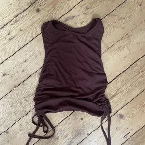 Linne  - Linne från Shein med ”scrunch” i sidorna, croppad.