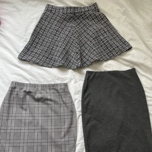 Kjolar  - Tweedkjol högst upp 175kr. Rutig tight 150kr. Lång grå 140kr. Svart 150kr. Pris kan diskuteras vid snabb affär 