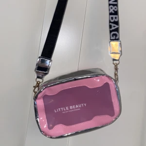 Genomskinlig rosa väska - Liten rosa väska