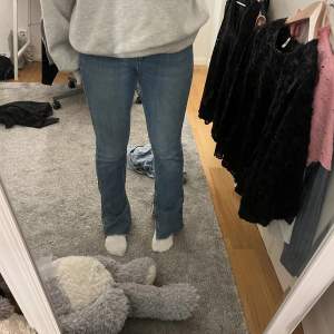 Jättefine jeans ifrån Zara! Säljer pågrund av att dom är för små!