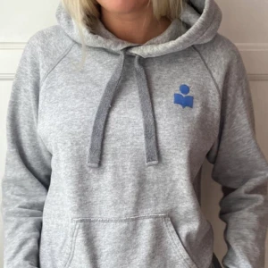 Isabell Marant hoddie  - Skit snygg Isabell Marant hoddie i storlek s funkar på mig som vanligtvis har xs skriv för mer bilder
