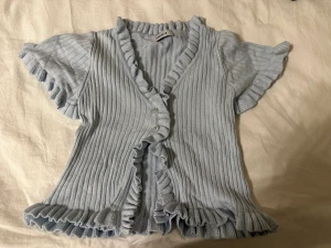 Topp - Fin blå topp, bra skick, använd endast en gång. Skicka meddelande för fler bilder