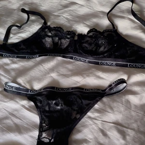 Lounge Underwear - Ett svart set från Lounge Underwear, använt skick. Kan säljas separat.   Bh: 70A Trosor: XS