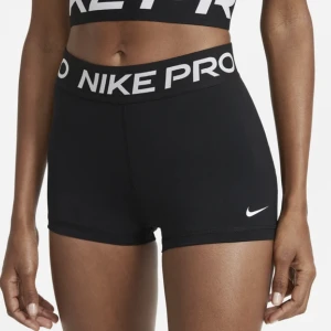 Nike PRO short - Jag köpte dom på plick och dom var för små🤎dom är väldigt bra skick 