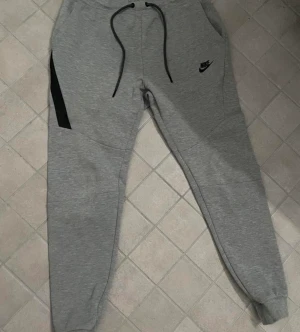 Tech fleece byxor - Tech fleece byxor bra condition