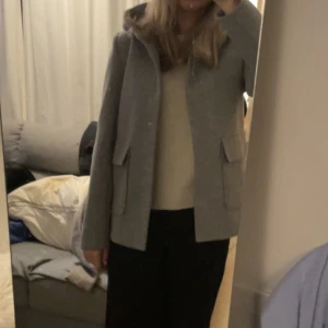 Grå kappa - Jättefin grå kappa köpt på Irland 