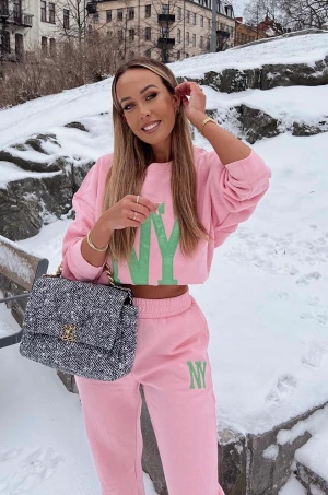 Mjukis set - Ett rosa mjukisset från zara som endast är använt en gång! Storlek M i båda delarna. 200kr för båda!