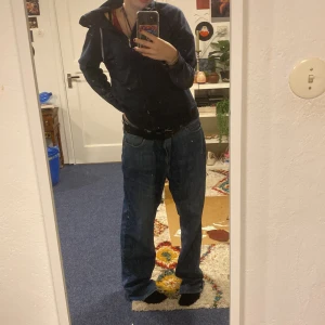 Oversized jeans - Ocersized jeans i storlek 48 från Åhléns, gammal modelll. Köpta för 80kr på myrorna säljs för 60kr. Aldrig använda, frakt tillkommer.