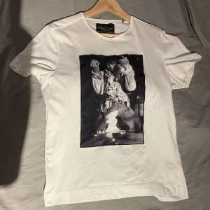 Limitato  - Limitato T-Shirt i bra skick 9/10